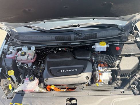 Used 2022 Chrysler Pacifica Limited w/ Uconnect Theater Family Group FWD image 18