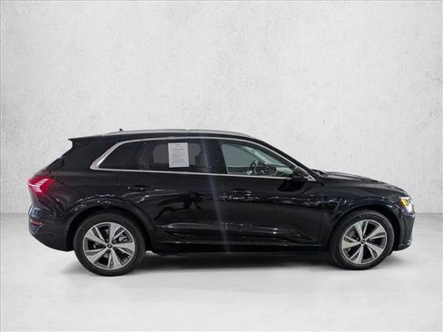 Used 2024 Audi Q8 e-tron Premium Plus w/ Premium Plus Package image 4