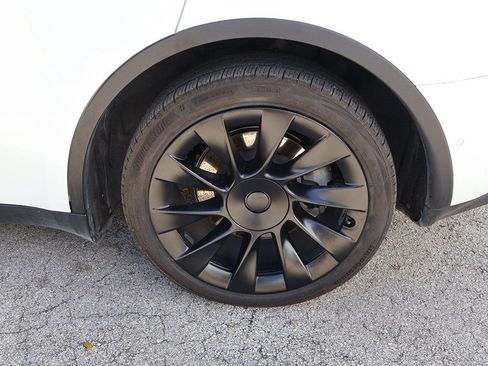 Used 2023 Tesla Model Y Long Range image 22