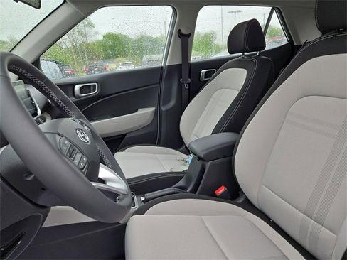 New 2025 Hyundai Venue SEL image 24