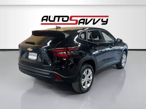 Used 2025 Chevrolet Trax LS w/ Driver Confidence Package FWD image 7