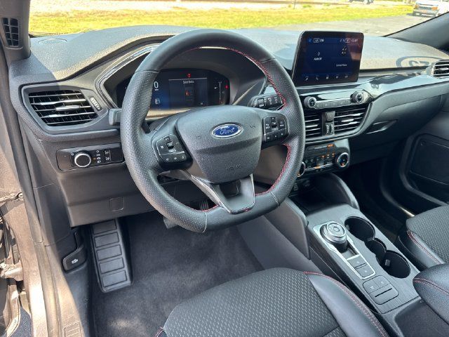 Used 2025 Ford Escape ST-Line FWD image 14
