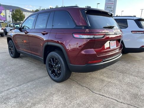 New 2025 Jeep Grand Cherokee Altitude image 5