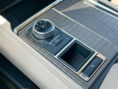 Used 2024 Ford Expedition Limited image 17