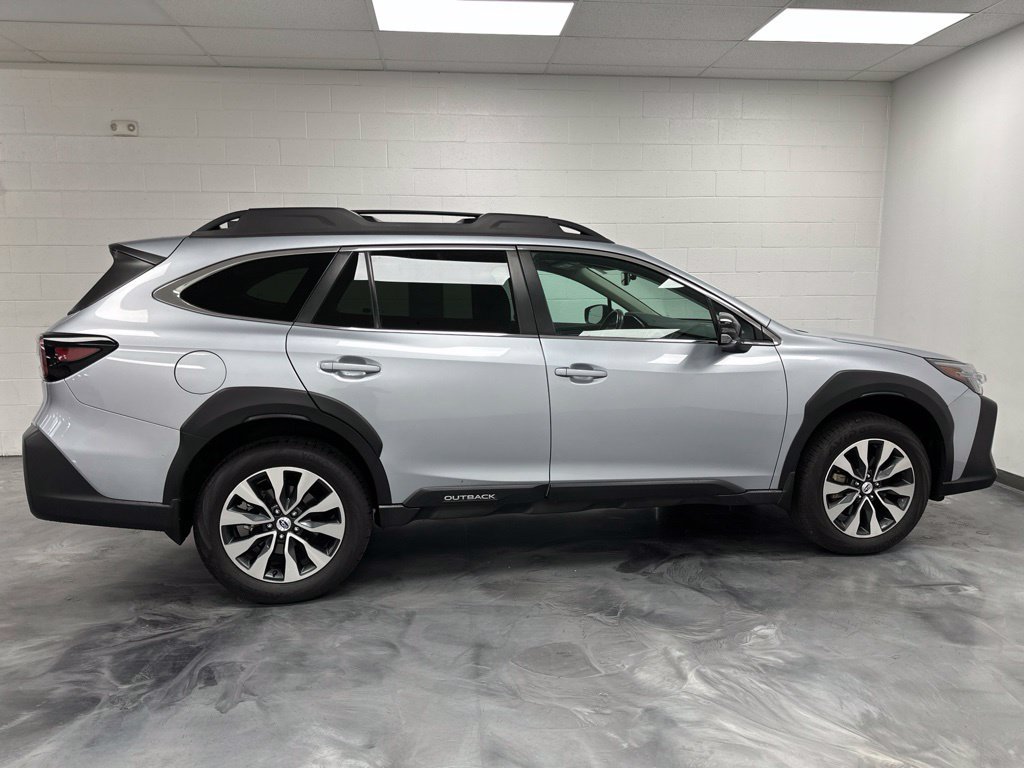 Used 2024 Subaru Outback Limited AWD/4WD image 5