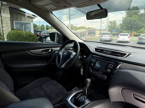 Used 2016 Nissan Rogue S w/ Appearance Package FWD image 29