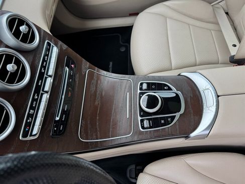 Used 2018 Mercedes-Benz GLC 300 4MATIC w/ Premium Package image 29