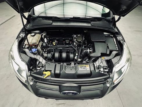 Used 2014 Ford Focus SE w/ SE Winter Package FWD image 44