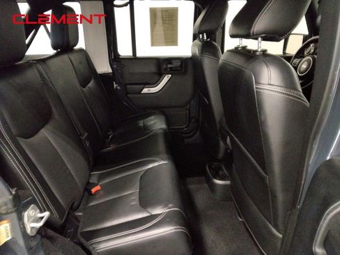 Used 2017 Jeep Wrangler Unlimited Sahara w/ Dual Top Group image 39