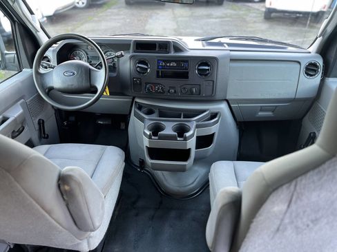 Used 2010 Ford E-150 and Econoline 150 image 17
