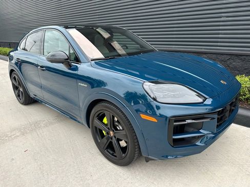 Certified 2025 Porsche Cayenne S image 11