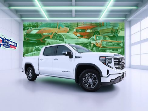 Used 2025 GMC Sierra 1500 SLT image 1