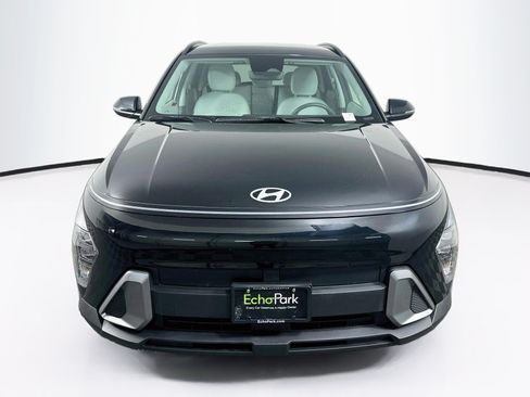 Used 2025 Hyundai Kona SEL FWD image 2