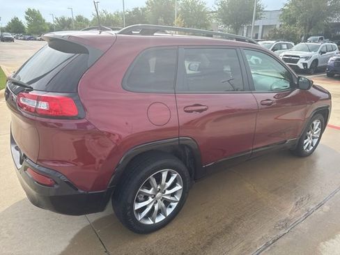 Used 2018 Jeep Cherokee Latitude image 3