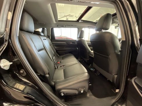 Used 2019 Toyota Highlander Limited Platinum image 21
