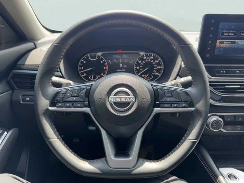 Used 2023 Nissan Altima 2.5 SR w/ SR Premium Package image 14