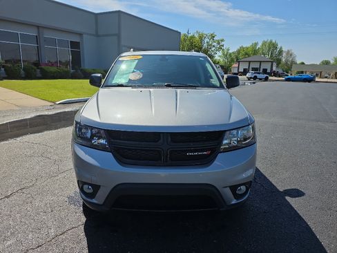 Used 2019 Dodge Journey SE w/ Connectivity Group FWD image 3