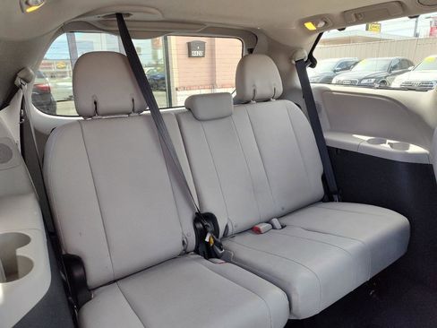 Used 2017 Toyota Sienna Limited Premium image 42