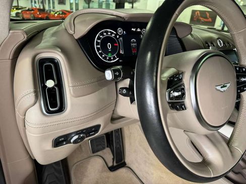 Used 2021 Aston Martin DBX image 34