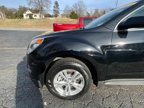Used 2017 Chevrolet Equinox LS image 2