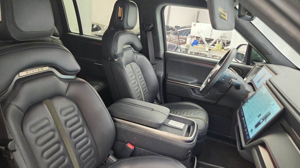 Used 2025 Rivian R1S Adventure Dual AWD/4WD image 46