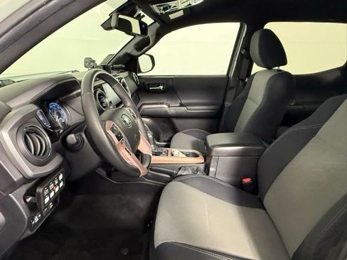Used 2022 Toyota Tacoma TRD Off-Road w/ Technology Package image 36