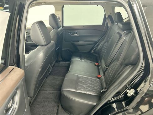 Used 2023 Nissan Rogue Platinum w/ Platinum Premium Package image 15