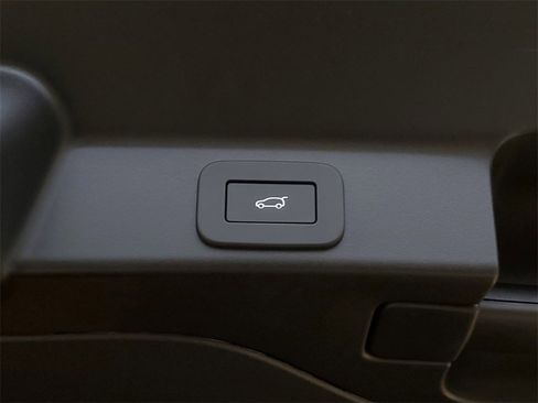 New 2026 Jaguar F-PACE SVR image 30