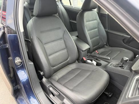 Used 2011 Volkswagen Jetta SE FWD image 14