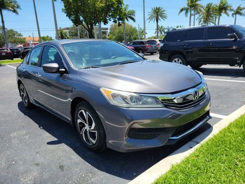 Used 2017 Hyundai Accent SE FWD image 1