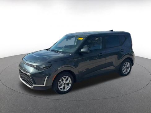 Used 2025 Kia Soul LX w/ LX Technology Package FWD image 8