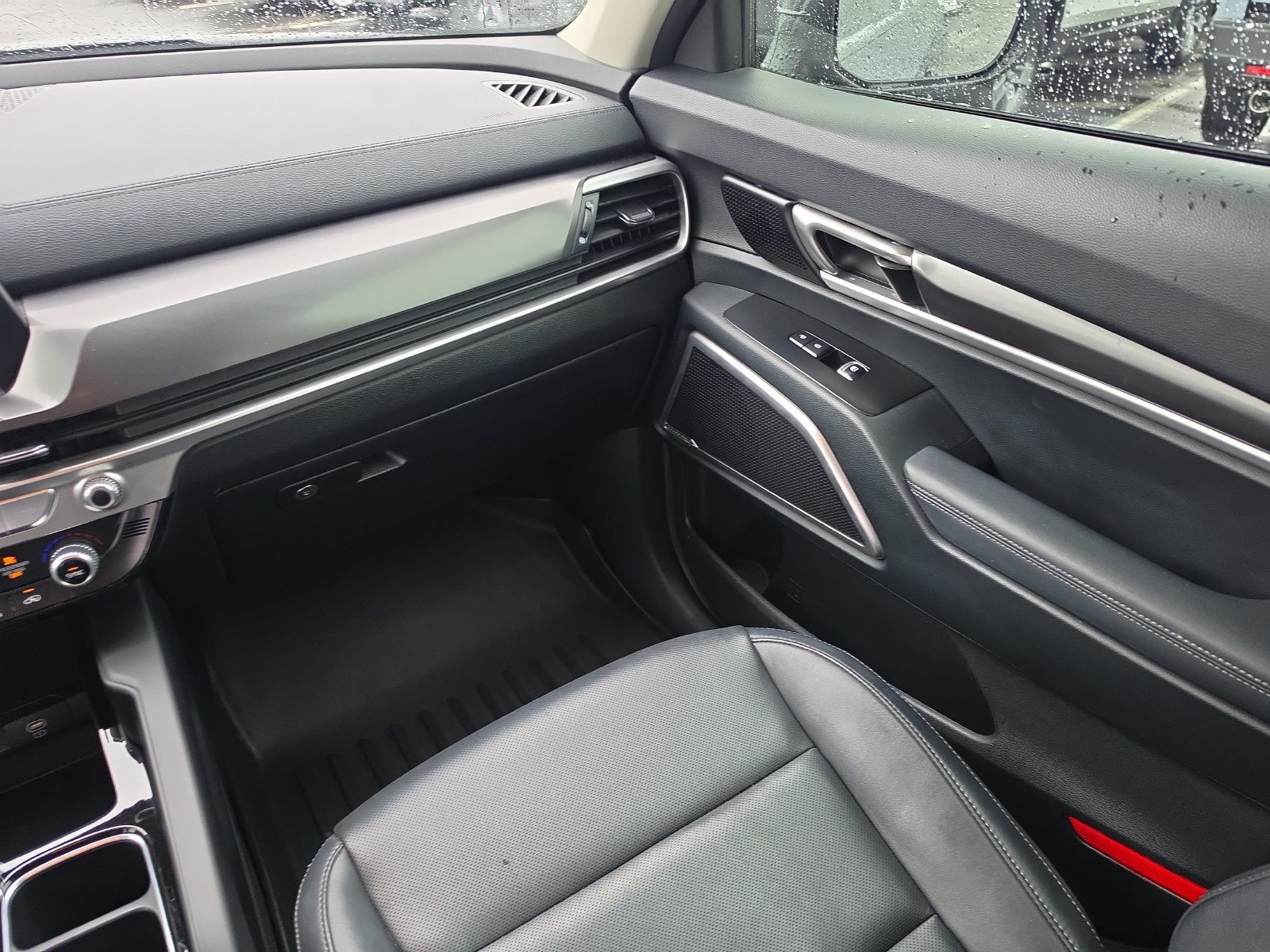 Used 2024 Kia Telluride LX FWD image 12