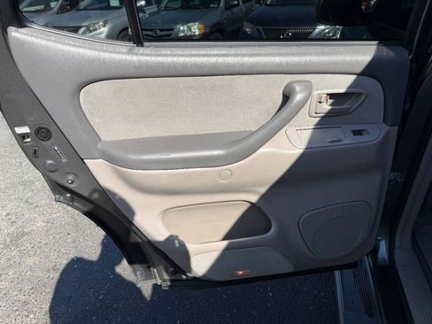Used 2005 Toyota Sequoia SR5 AWD/4WD image 29