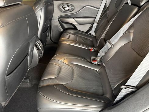 Used 2020 Jeep Cherokee Limited image 23