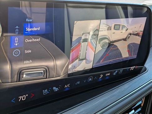 Used 2025 Chevrolet Suburban Premier image 7