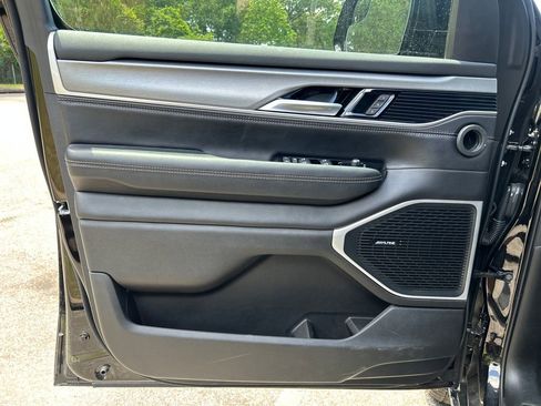 Used 2025 Jeep Wagoneer 4WD image 9