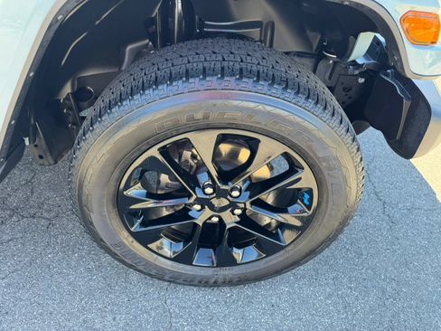 Used 2023 Jeep Wrangler Sahara image 9