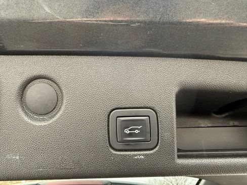 Used 2018 Chevrolet Equinox LT w/ Sun & Infotainment Package image 18