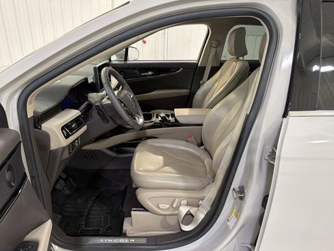 Used 2021 Lincoln Nautilus Reserve image 11