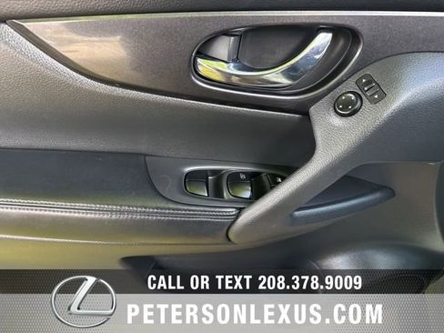 Used 2017 Nissan Rogue S AWD/4WD image 20