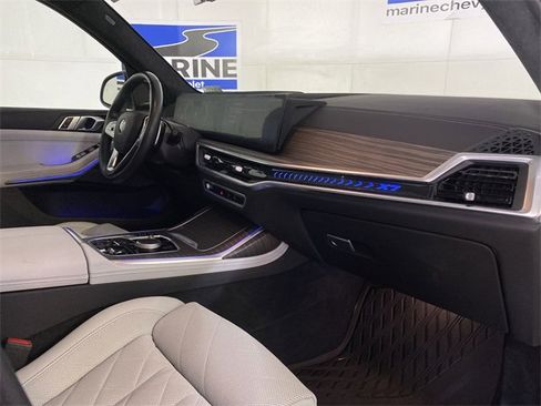 Used 2023 BMW X7 xDrive40i w/ Premium Package image 36