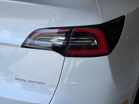 Used 2021 Tesla Model Y Long Range AWD/4WD image 19