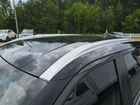 Used 2023 Nissan Kicks SV w/ Interior Electronics Package FWD image 12