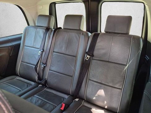 Used 2018 Mercedes-Benz Metris Passenger image 18