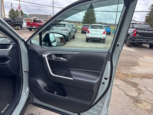 Used 2020 Toyota RAV4 XLE w/ Convenience Package image 40