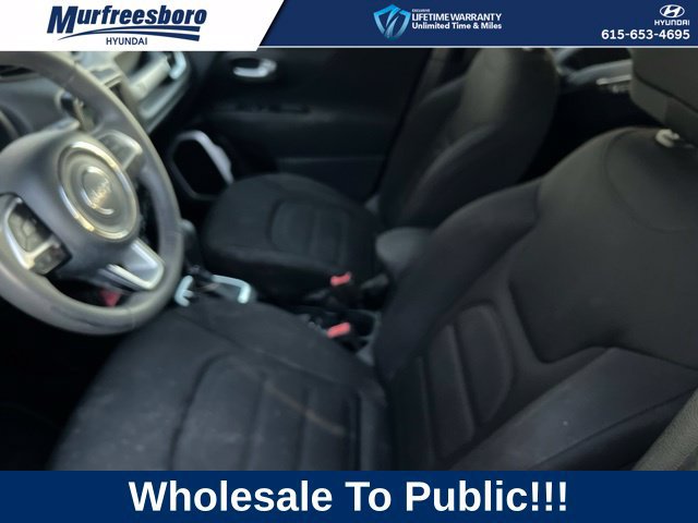 Used 2019 Jeep Renegade Latitude FWD image 8