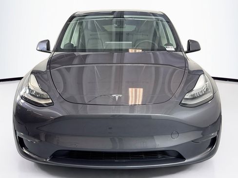 Used 2022 Tesla Model Y Long Range AWD/4WD image 2