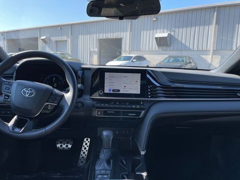 Used 2025 Toyota Camry SE image 18