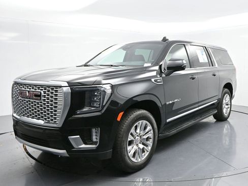 Used 2024 GMC Yukon XL Denali w/ Max Trailering Package image 3