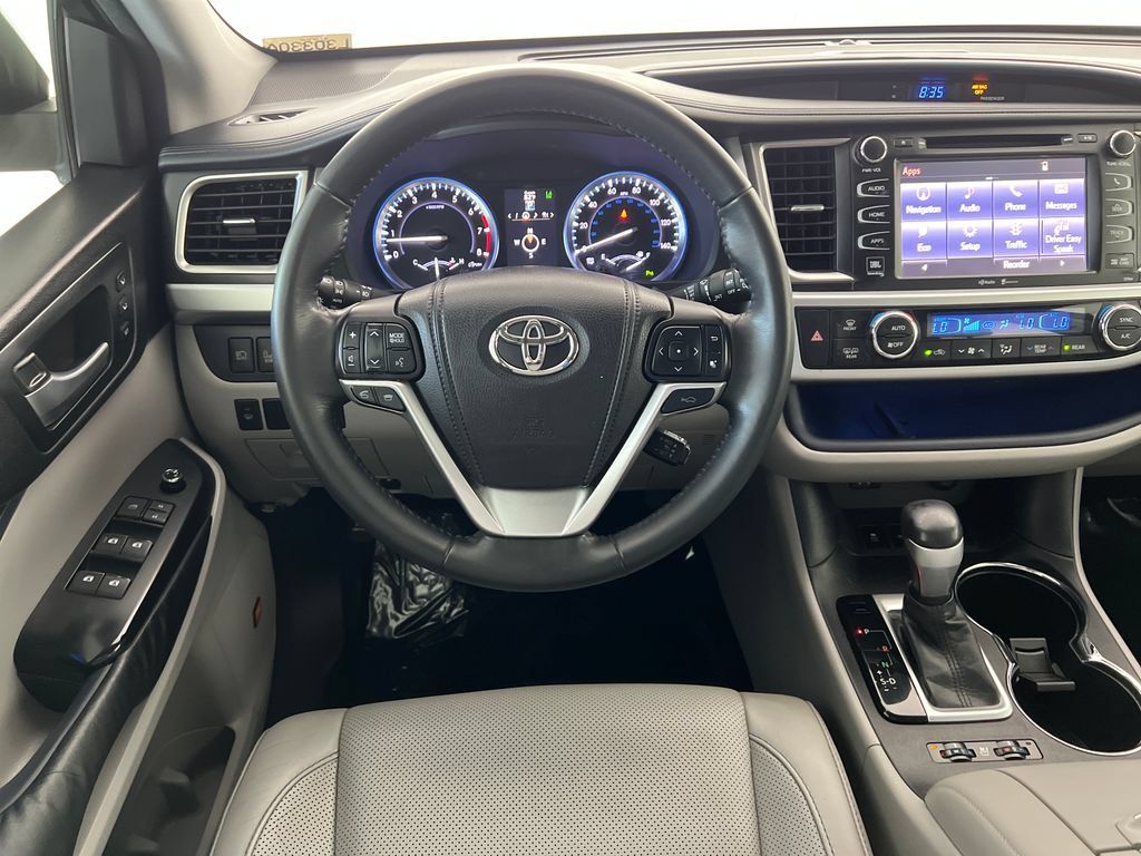 Used 2015 Toyota Highlander Limited w/ Driver Technology Package AWD/4WD image 16